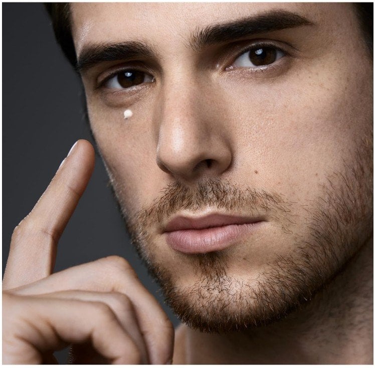 Shiseido Men Total Revitalizer Eye Околоочен крем против бръчки с хиалуронова киселина