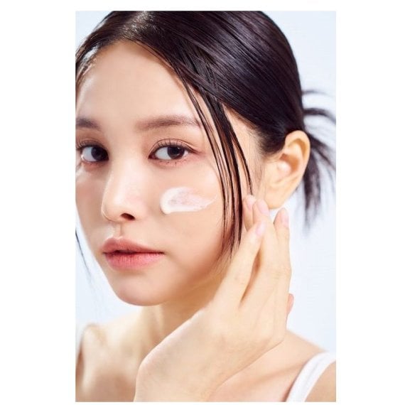 Mania Holic Слънцезащитен крем за лице SPF50+
