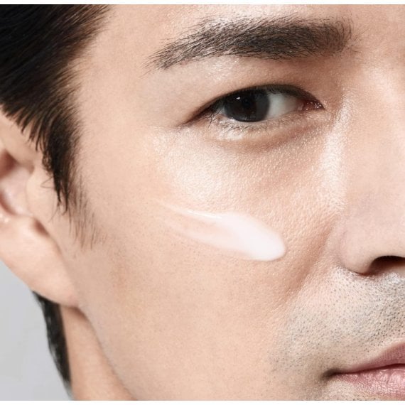 Shiseido Men Energizing Moisturizer Extra Light Fluid Овлажняващ регенериращ кожата флуид за лице за мъже